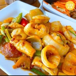 ปลาหมึกผัเไข่เค็ม