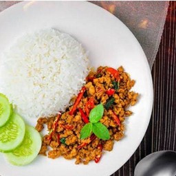 เพราอกไก่ราดข้าวครับ