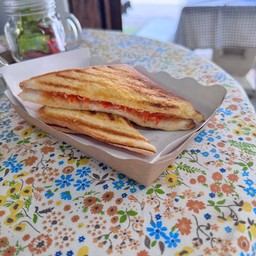 แซนด์วิชสลัดปูอัดไข่กุ้ง