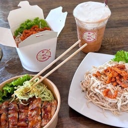 ละเลงเส้น-Lalengsen-เส้นหมี่ไก่ฉีก ซอยสายหยุด