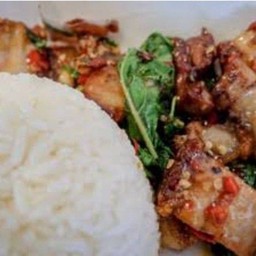 กะเพราหมูกรอบ+ไข่ดาว( ราดข้าว)