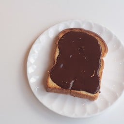 ขนมปังอบหน้าซอสโกโก้