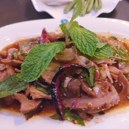 น้ำตกคอหมูย่าง