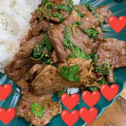 เพราเนื้อชิ้นราดข้าว