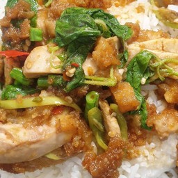 ข้าวกระเพราไก่กรอบไข่ดาว