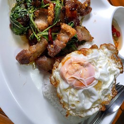 ข้าวกะเพราหมูกรอบ