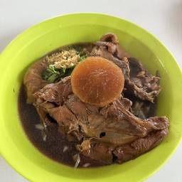 ก๋วยเตี๋ยวโครงไก่ตุ๋น