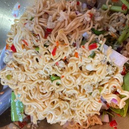 ยำมาม่าหมูสับ