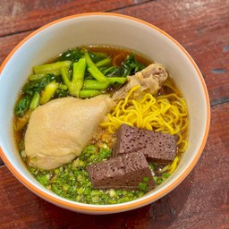 บะหมี่น้ำไก่ตุ๋น (Lineman)