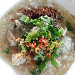 ข้าวต้มทรงเครื่องไก่สับ