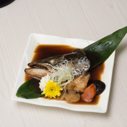 หัวปลาแซลมอนต้มซีอิ๊ว