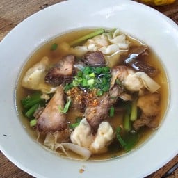 เกี๊ยวกุ้ง + หมูแดง