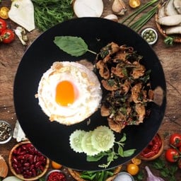 ข้าว กะเพรา ไส้ใหญ่