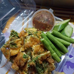 ข้าวน้ำพริกกะปิชะอมทอด