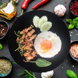 ข้าว กะเพรา เห็ดเข็มทองพันสามชั้น