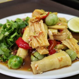 ตำหน่อไม้