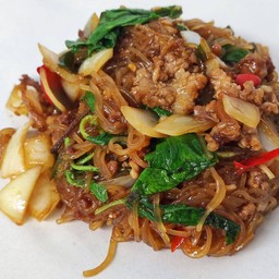 กระเพราเส้นเล็กหมูสับ