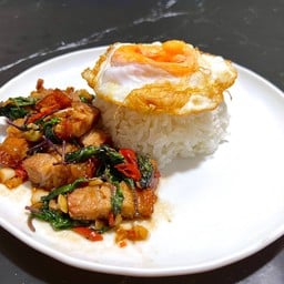 ข้าวกะเพราหมูกรอบ