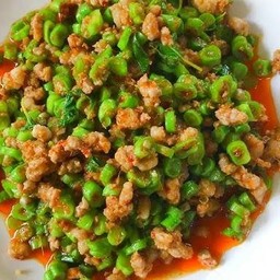 ข้าวผัดกะปิ แถมไข่ดาวทุกจาน