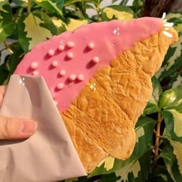 Flat croissant(pink)