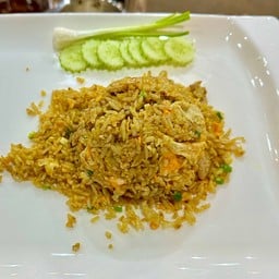 ข้าวผัดผงกะหรี่สันในไก่