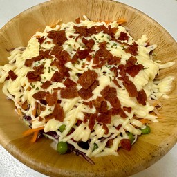 สลัดผักโรยเบคอนกรอบ