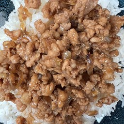 ข้าวผัดหมูสับหวาน