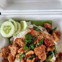 กะเพาหมูชิ้น
