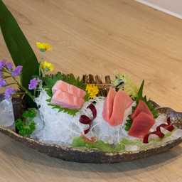 ฮอนมากุโระซาซิมิ