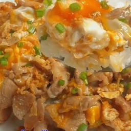 ไข่ขยี่ ไก่กระเทียม