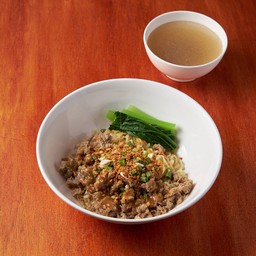บะหมี่คลุก(แห้ง)หมูบะช่อทรงเครื่อง