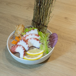 หนวดปลาหมึกยักษ์ซาชิมิ