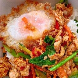 ผัดคะน้ารวมไข่ดาว