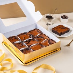 ดาร์คมาร์เบิลบราวนี่ กล่องทอง 9 ชิ้น