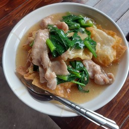 ราดหน้าหมักเส้นใหญ่ทอดกรอบ