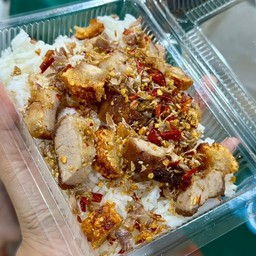 สามชั้นคั่วพริกเกลือ