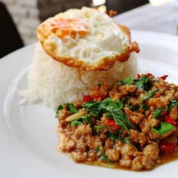 ข้าวผัดกะเพรา (หมู/สามชั้น/ไก่)