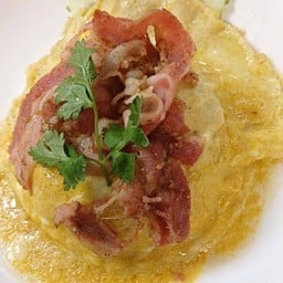 ข้าวไข่ข้นราดซอสเบคอน