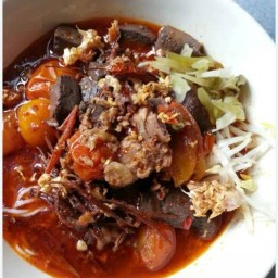 ขนมน้ำเงี้ยว ยำ