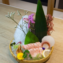 ท้องแซลมอนซาชิมิ