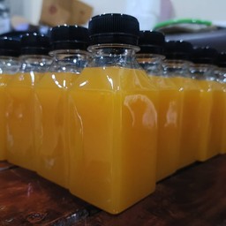 น้ำส้มคั้นสด 100 %