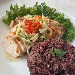 ข้าวไรซ์เบอร์รี่อกไก่ยำมะม่วง