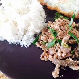 ข้าวหน้าลาบหมูไข่ดาว
