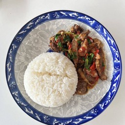 ข้าวกะเพราเนื้อตุ๋น