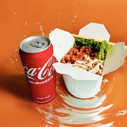 [อร่อยซ่ากับโค้ก] เส้นหมี่ไก่ฉีก พร้อมน้ำพริกกากหมู คู่กับ โค้ก ออริจินอล (กระป๋อง) +  โค้ก ออริจินัล (กระป๋อง)