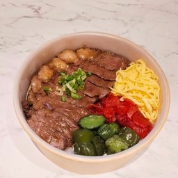 สเต็กเนื้อพิคานย่าและข้าวผัดมันเนื้อ