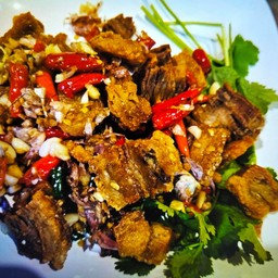 หมูกรอบคั่วพริกเกลือ