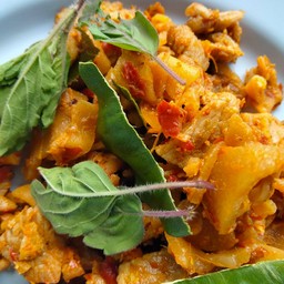 เนื้อผัดเผ็ดหน่อไม้ราดข้าว