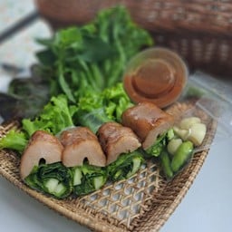 แหนมเนืองม้วนโรล (4ชิ้น)