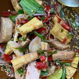 ตำหน่อไม้,ไก่ยอ